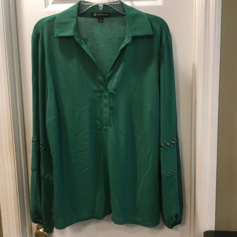 Green vneck studded sleeve blouse